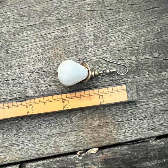 White teardrop earrings - Picture 3 of 4